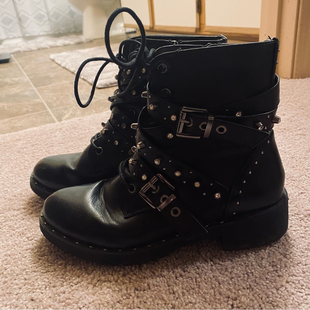Combat boots